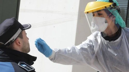 Casi la mitad de los argentinos cree que la pandemia durará hasta 2021