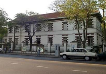 Se contagiaron 3 médicos que se capacitaban sobre el uso de elementos de protección