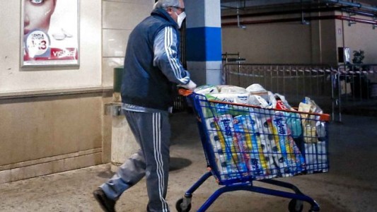 Solidaridad en Villa Allende, hacen los mandados para la gente mayor