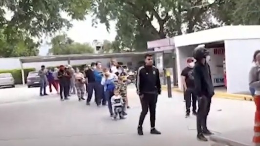 Corridas y dos cuadras de cola para comprar cigarrillos