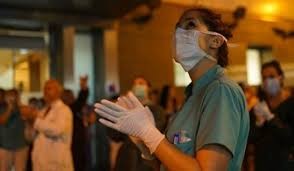 "No aplaudan más, la salud está de luto": reclamo de los médicos por la crisis del sector