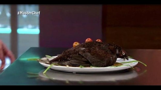 España: expulsaron a una participante de Masterchef que presentó una perdiz sin desplumar