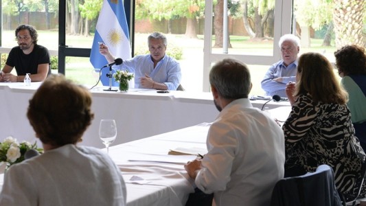 El Presidente analiza la reapertura progresiva de la cuarentena con expertos