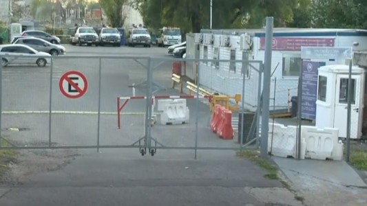 Fue a buscar el auto que le llevó la grúa y terminó imputado por violar la cuarentena