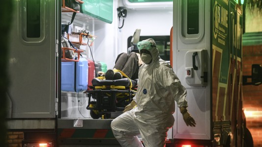 Evacuaron a 25 pacientes de un geriátrico porteño por casos de coronavirus