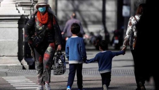 Resolución del gobierno nacional: padres pueden ir a comprar con menores a cargo