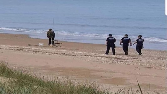 La sorpresa de los policías que quisieron detener a un pescador por violar la cuarentena