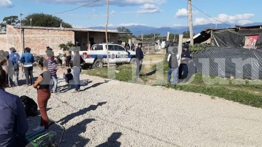 Una mujer jugaba a las cartas y si perdía violaban a sus hijos: fue detenida