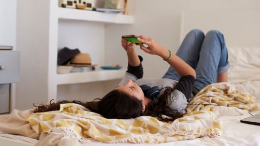 Los adolescentes en cuarentena: hay que dejarlos "vivir a contramano" y "darles espacio"