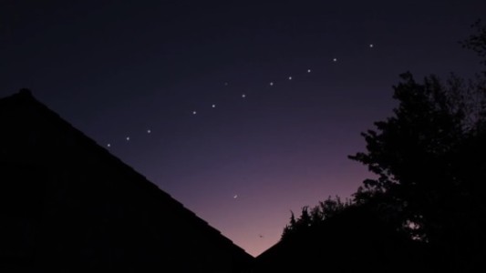 La Plata: esta noche pasará el tren de satélites de Elon Musk por segunda vez