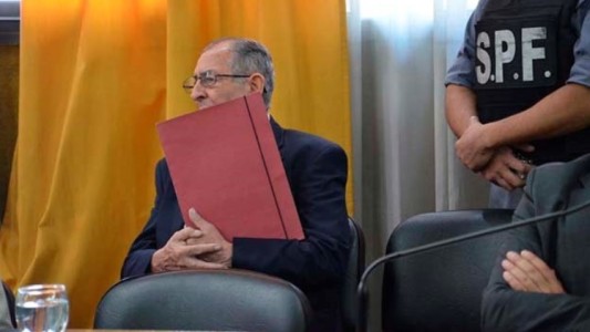 Ex militar condenado por crimen de la dictadura vuelve a prisión por hacer un fiesta de disfraces