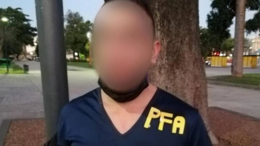 Violó la cuarentena disfrazado de policía y acosó a mujeres en Constitución