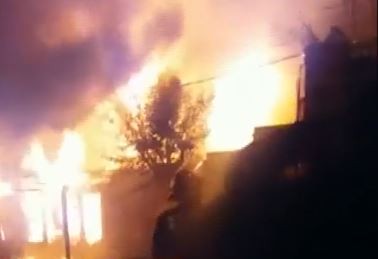 Murieron madre e hija tras incendiarse su casa