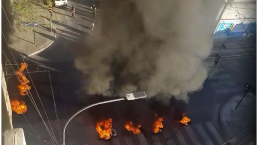 Piquetes relámpago del Suoem: fue detenido el “delivery” de gomas para quemar