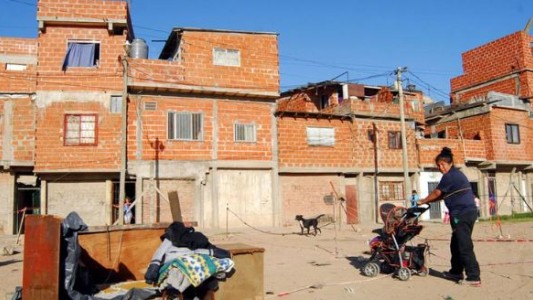 Con 87 nuevos casos, los diagnósticos de coronavirus suben a 1410 en barrios vulnerables porteños