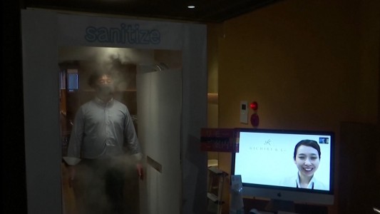 Coronavirus: A la cena romántica como a un aeropuerto