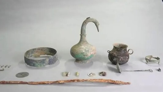 China, desentierran un recipiente en forma de cisne con un líquido misterioso de 2.000 años de antigüedad