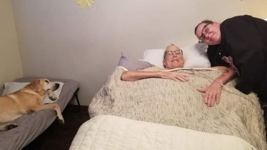 Amigo fiel: un hombre con cáncer y su perro murieron con una hora de diferencia