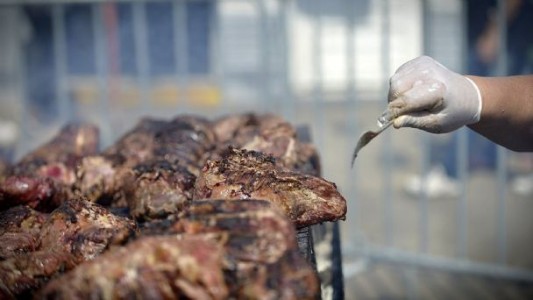 Proponen un protocolo para juntarse a comer asado en Plaza Huincul