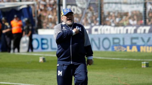 "Vamos por más": Maradona, tras renovar su contrato con Gimnasia