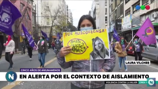 #NiUnaMenos Marcha en Córdoba, con barbijos por la cuarentena