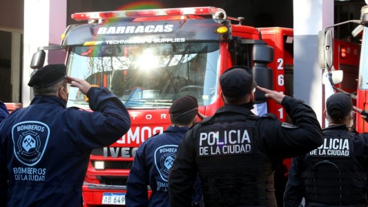 Homenaje a los bomberos caídos en servicio en Villa Crespo
