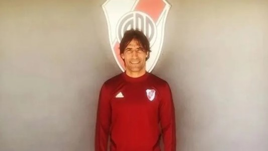 Tras las denuncias, River apartaría a "Tecla" Farías de su cargo en inferiores