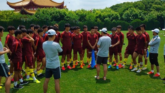 Por incumplir el aislamiento, suspendieron a futbolistas y los obligaron a escribir un texto autocrítico