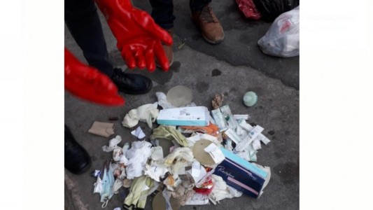 Denuncia penal contra cuatro clínicas por depositar residuos patógenos en la calle