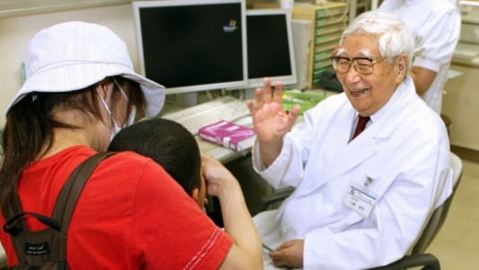 Murió el pediatra que descubrió la "enfermedad de Kawasaki"