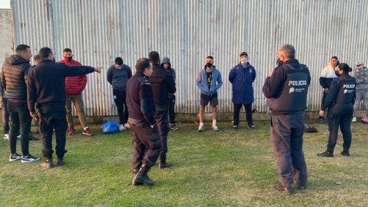 Demoran a 10 jóvenes por violar la cuarentena para jugar al fútbol