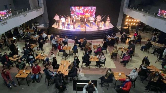 Protesta en Santa Fe: iglesia evangélica abrió como bar