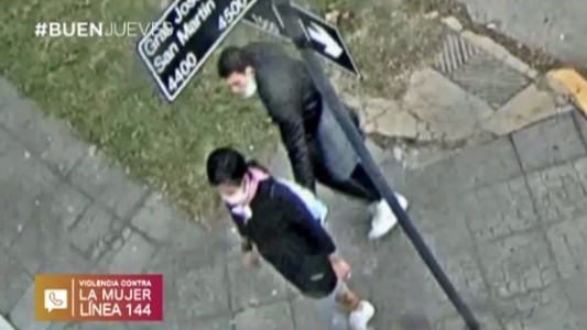 Video: Le tocó la cola a una chica en la calle y lo detuvieron