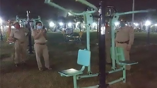 Video: misterio por las máquinas de ejercicio que se mueven solas en un parque