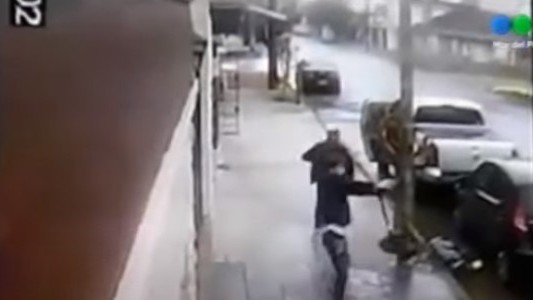 Video: el momento en que el hijo del contador mató a tiros a un ladrón