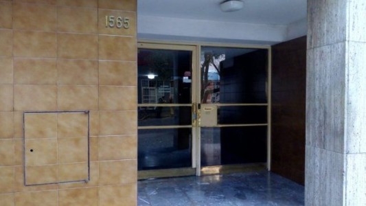 Macabro hallazgo en Rosario: Un hombre de 77 años fue encontrado muerto en su departamento