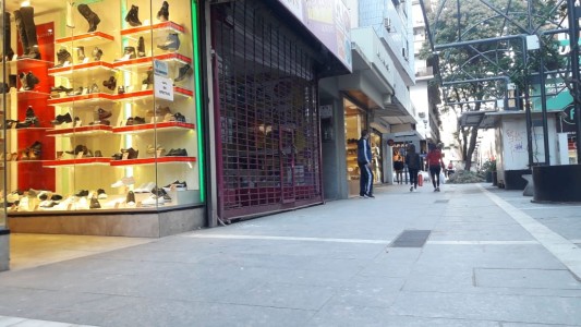 Mucha gente en la calle pero pocas ventas