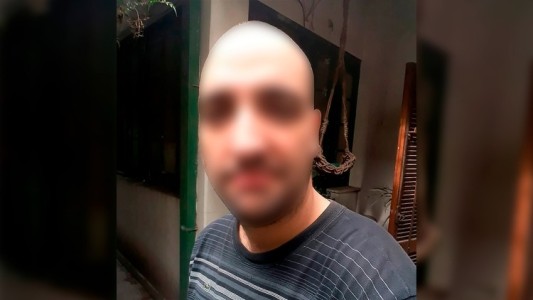 Acosó a varias mujeres con fotos de sus genitales y lo escracharon