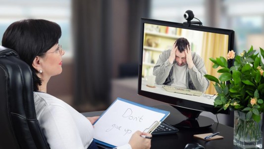 Proponen crear una línea gratuita de apoyo psicoemocional en todo el país por la pandemia