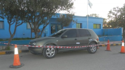 Padre e hijo discutieron con un hombre, lo asesinaron y llevaron el cuerpo a la comisaría