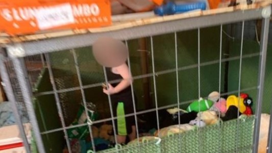 Investigaban maltrato animal y hallaron a un nene encerrado en una jaula