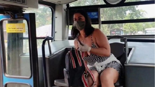 Escándalo en Colombia: grabaron un video porno en el transporte público