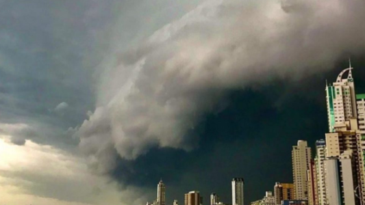 VIDEO: tremendo ciclón en Brasil deja innumerables destrozos