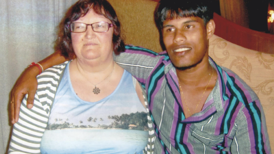 Conoció un gran amor, se casó: el hombre era un taxi boy que la estafó