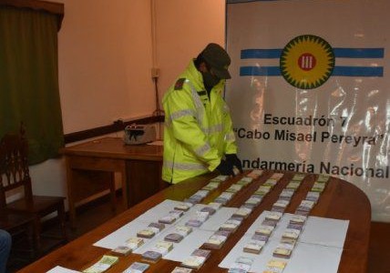 Decomiso: viajaban de Misiones a Entre Ríos con una fortuna en su vehículo