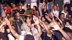 Escándalo por las fiestas del coronavirus: el primero que se contagia gana