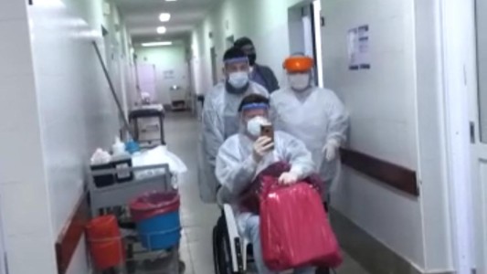 VIDEO: dieron de alta al médico de Ceres contagiado de coronavirus y tratado con plasma
