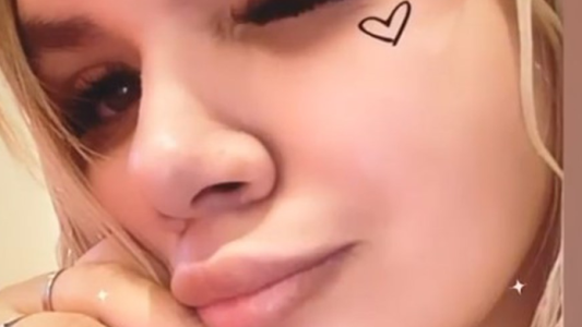 More Rial encendió las redes con una foto desnuda