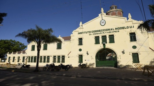 Es agente del Servicio Penitenciario y utilizaba las redes sociales para la pornografía infantil