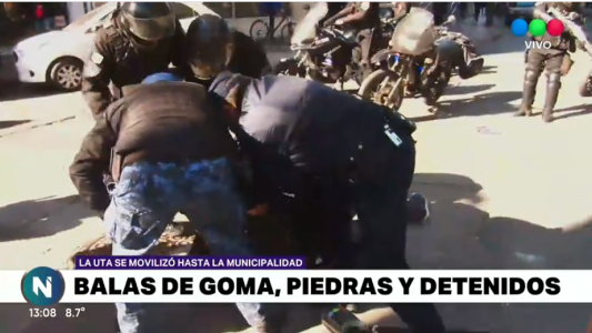 Disturbios con piedras y balas de goma entre choferes y policías en la marcha de la UTA